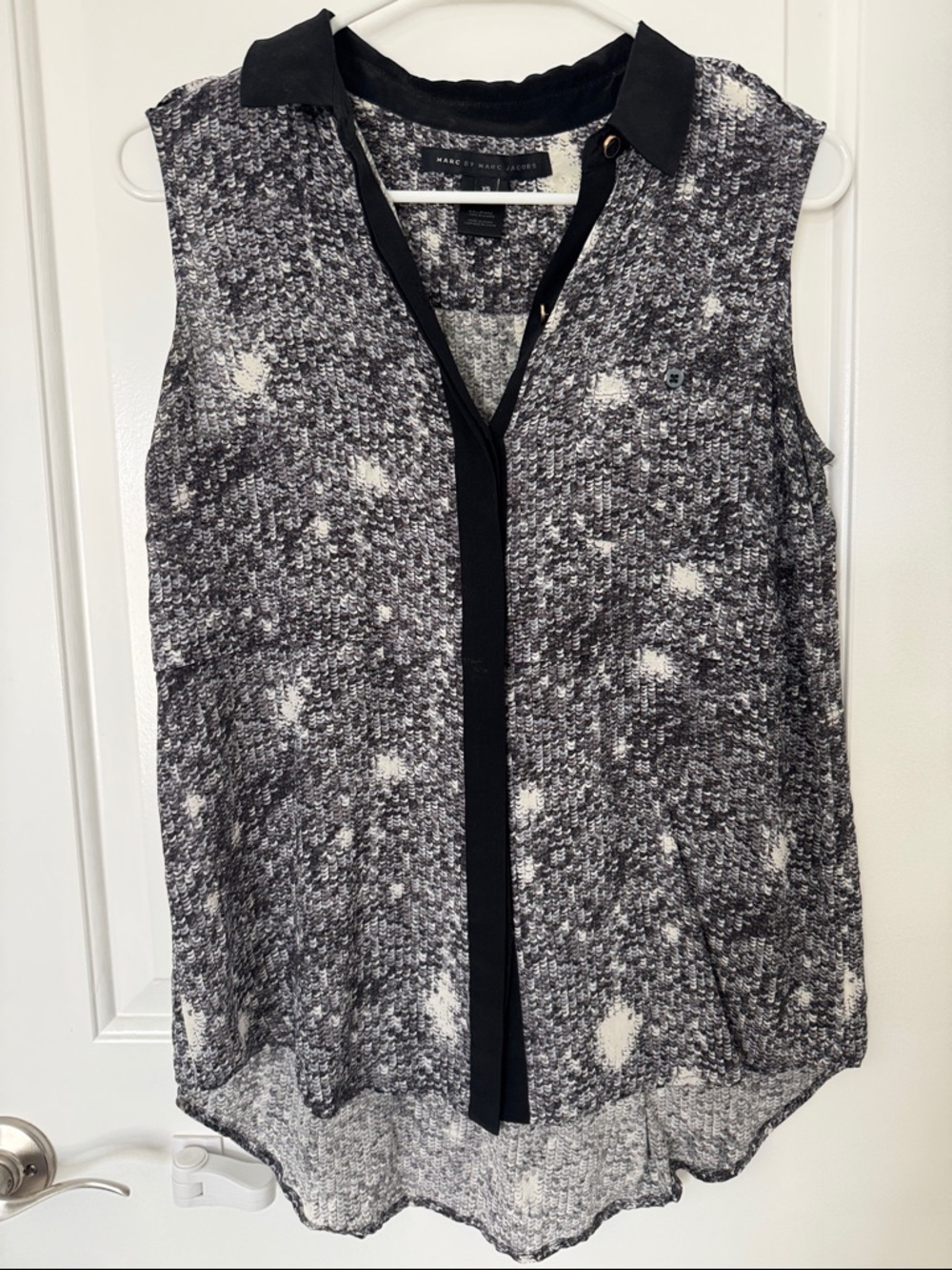 Marc by Marc Jacobs Black and White Sequin Print Sleeveless Collared Silk Blouse